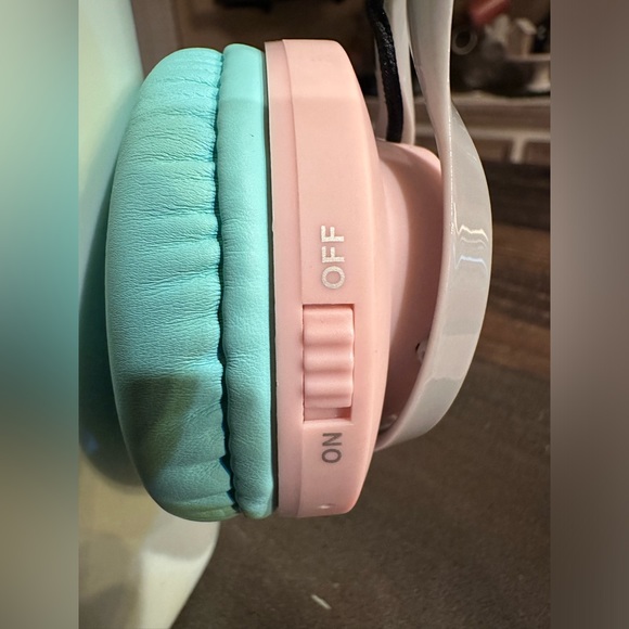 Riwbox WT-7S BT Headphones Light Up, Foldable Stereo Wireless Headset Kids - Picture 5 of 15